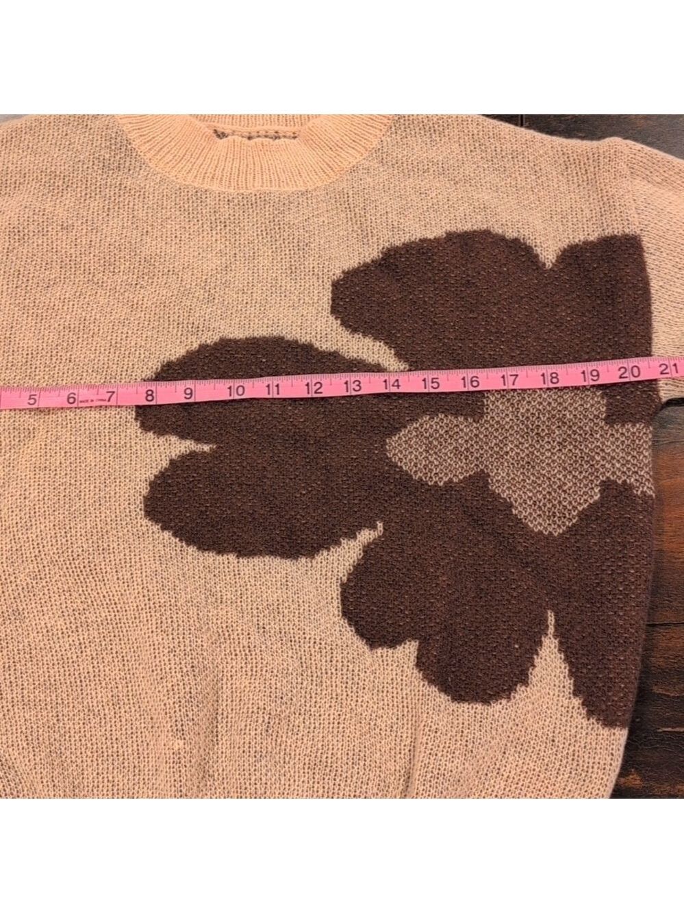 Crew neck sweater, NWOT ,size Medium,100%polyester , light tane with brown. - Picture 6 of 7